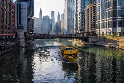 Chicago-river-from-bridge-18x12