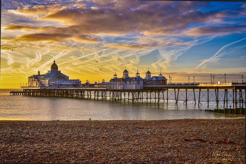 Eastbourne-pier-sunrise-12x8