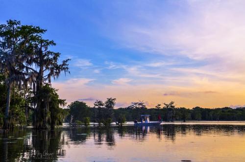 Lake-Martin-Louisiana-sunset-with-boat-12x18