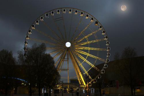 Liverpool big wheel at night with moon