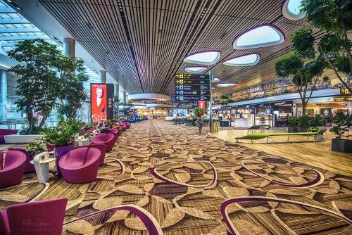 Singapore-Airport-Changi-Departure-Lounge-12x8-2048x2048