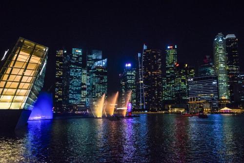 Singapore-Harbor-at-night